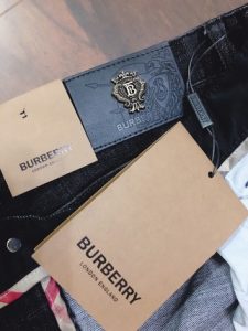 Quần bò nam Burberry